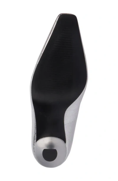 Torgeis Kamana Womens Square Closed Toe Flared Heel Pumps