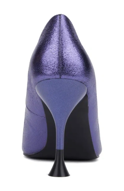 Torgeis Kamana Womens Square Closed Toe Flared Heel Pumps