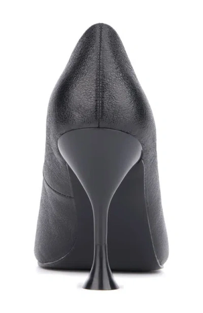 Torgeis Kamana Pointed Toe Pump