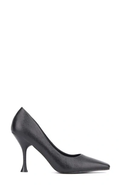 Torgeis Kamana Pointed Toe Pump