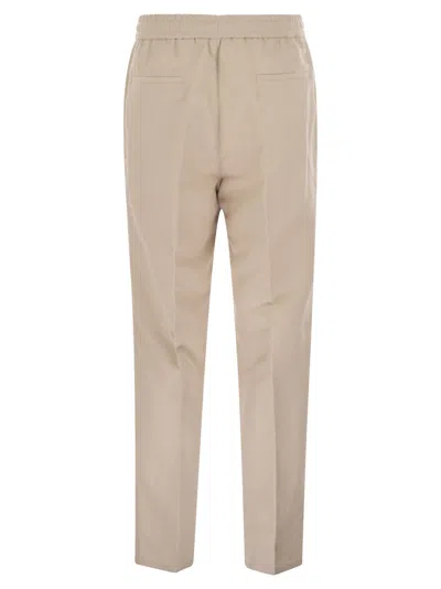 Brunello Cucinelli Men Leisure Fit Trousers In Linen And Cotton Gabardine With Drawstring And Double