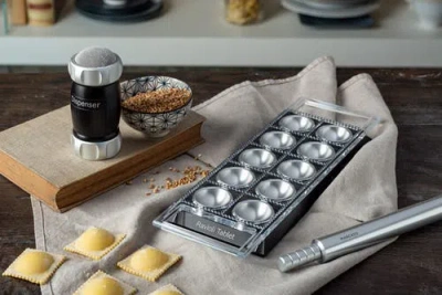 Marcato Atlas Tablet Pasta Maker, Made In Italy, Makes 10 Raviolis