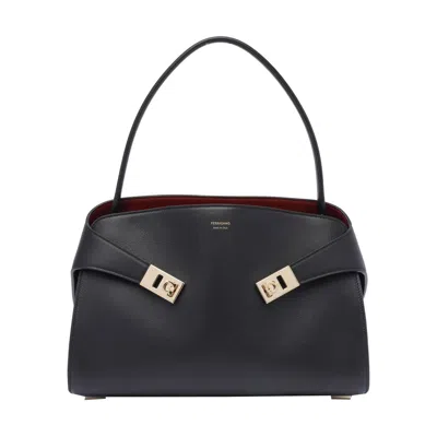 Ferragamo Leather Shoulder Bag Adaptable Strap In Black