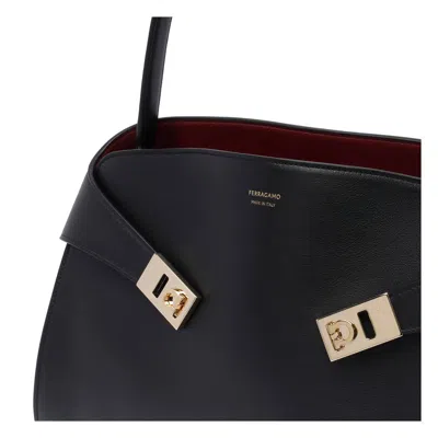 Ferragamo Leather Shoulder Bag Adaptable Strap In Black