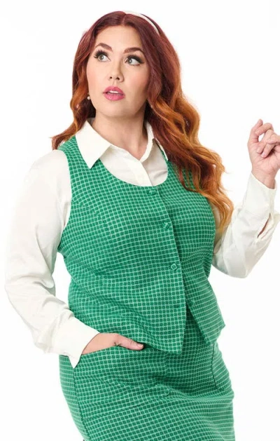 Unique Vintage Plus Size 1960s Scoop Neck Vest