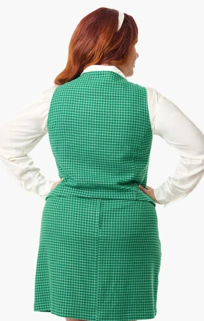 Unique Vintage Plus Size 1960s Scoop Neck Vest