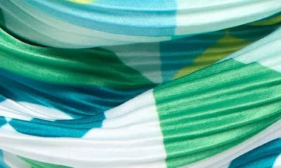 Echo Mosaic Geo Pleated Diamond Scarf