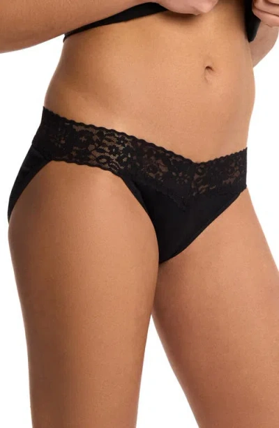Hanky Panky Pack Of Three Original-rise Stretch-lace Thongs In Black
