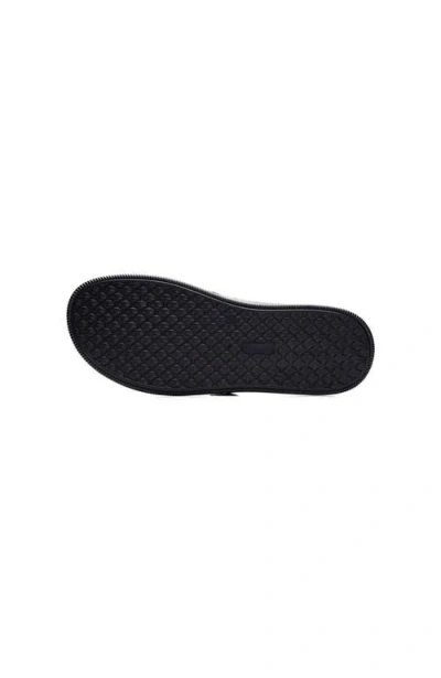 A. Veer Rioza Sandal