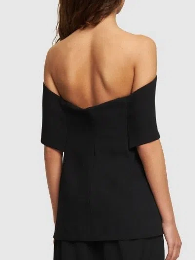 Totême Bare Shoulder Design To Wipe The Chest