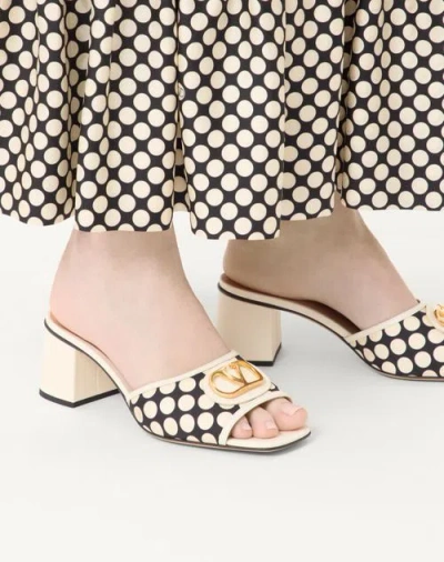 Valentino Garavani Sandalo Slide Vlogo Signature In Tessuto Plus De Pois 60mm In Multi
