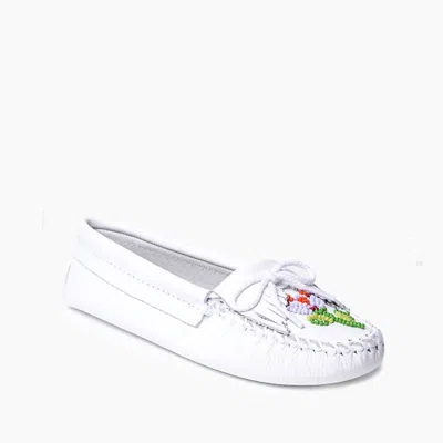Minnetonka Women's Ziigwan Waabigwan Moccasin In White