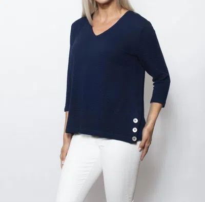 Sno Skins Seersucker Knit V-neck Top In Indigo