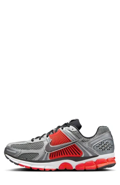 Nike Zoom Vomero 5 Sneakers