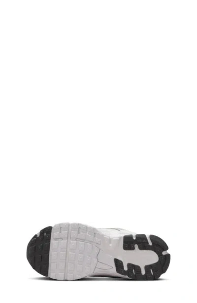 Nike Kids' Vomero 5 Sneaker