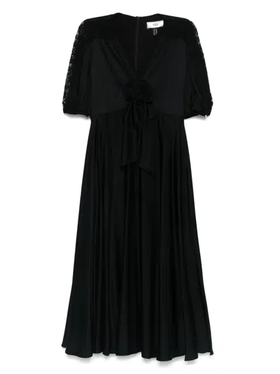 花卉蕾丝连衣裙