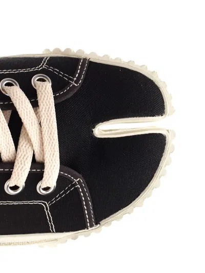 Maison Margiela Tabi Low-top Sneakers In Black