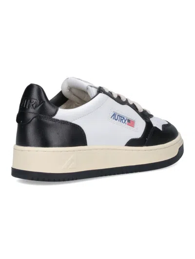 Autry 'medalist' White And Black Low Top Sneakers With Logo Patch