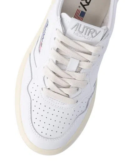 Autry Medalist 01 Low Sneakers In White