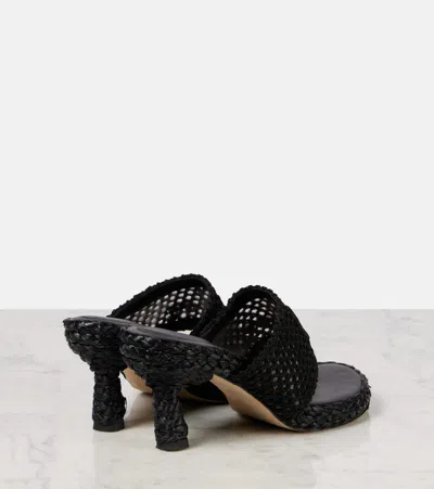 Chloé Isla Crochet Raffia And Leather Thong Sandals In Black