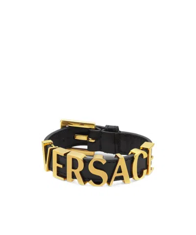 Versace Logo Lettering Bracelet In Noir+or