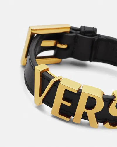 Versace Logo Lettering Bracelet In Noir+or