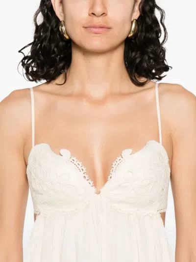 花卉刺绣连衣裙