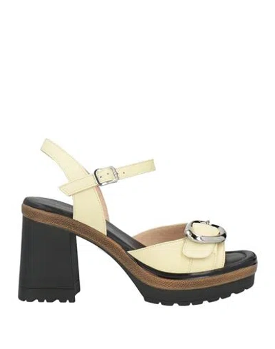 Mot-clè Woman Sandals Pastel Yellow Size 8 Leather