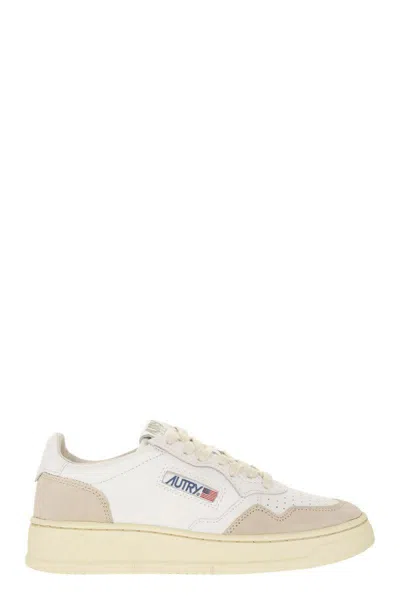 Autry Medalist Low-top Sneakers In White