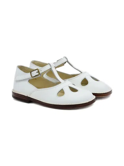 镂空T字带平底鞋