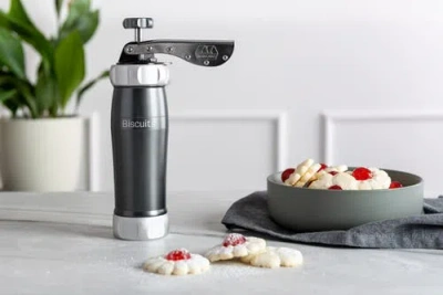 Marcato Design Series Biscuit Maker Press, Includes 20 Cookie Disc Shapes