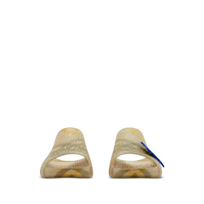 Burberry Equestrian Knight Check-pattern Slides In Wheat