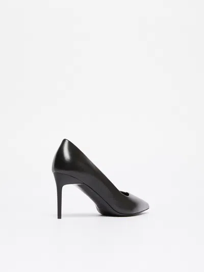 Max Mara Minimalist Leather Highheels In Black