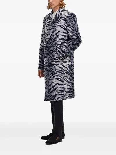 虎纹双排扣大衣