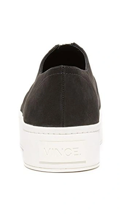 Shop Vince Warner Zip Up Sneakers In 黑色