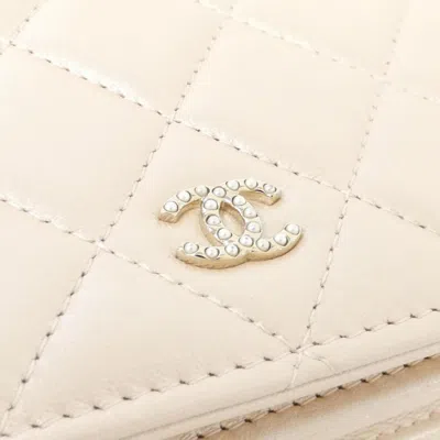 Pre-owned Chanel Beige White Chain/shoulder Wallet ()