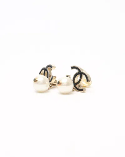 Pre-owned Chanel Cc And Pearls Clip-on Earrings In Gold