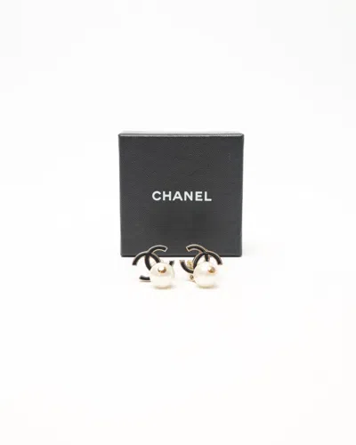 Pre-owned Chanel Cc And Pearls Clip-on Earrings In Gold