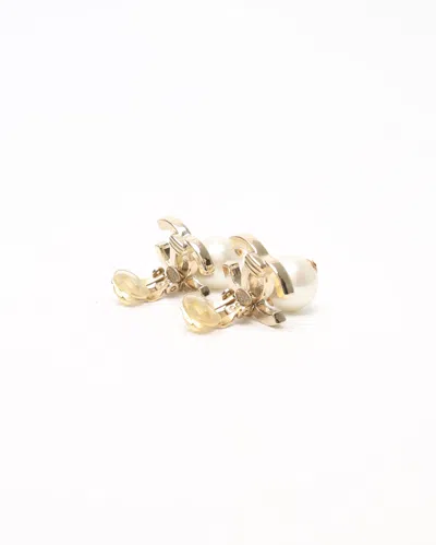 Pre-owned Chanel Cc And Pearls Clip-on Earrings In Gold
