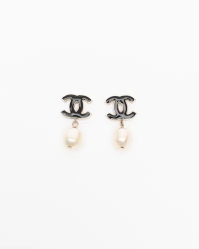 Pre-owned Chanel Cc And Pearls Earrings