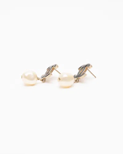 Pre-owned Chanel Cc And Pearls Earrings