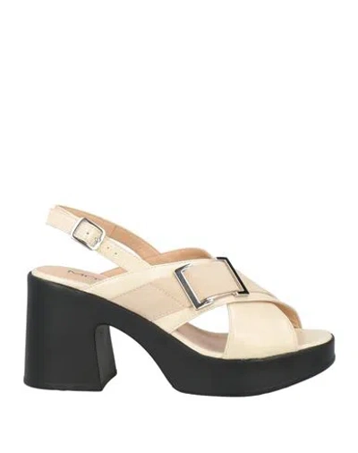 Mot-clè Woman Sandals Cream Size 8 Leather