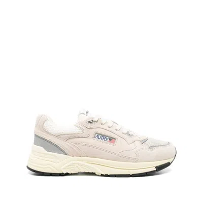Autry Round Toe Mesh Panels Contrast Sole Sneakers In Neutral