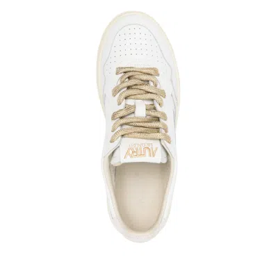 Autry Medalist Low Sneakers In White Leather And Suede Heel Tab In White