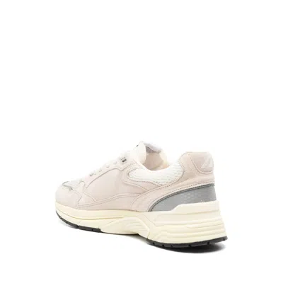 Autry Round Toe Mesh Panels Contrast Sole Sneakers In Neutral