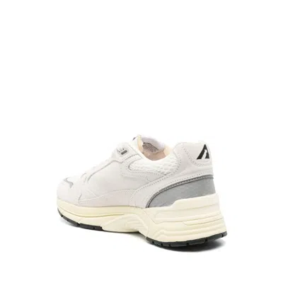 Autry Hyperway White Low Top Sneakers With Logo Patch On Side And Tongue In Suede And Mesh Woman In Neutral