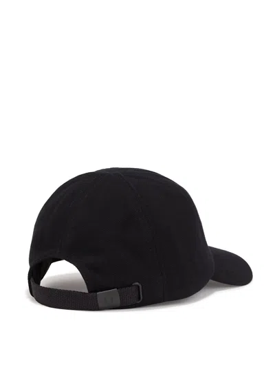 Fred Perry Logo Embroidered Baseball Cap In Black
