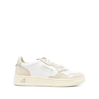 Autry Medalist Low Top Sneakers In White