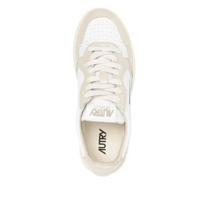 Autry Medalist Low Top Sneakers In White