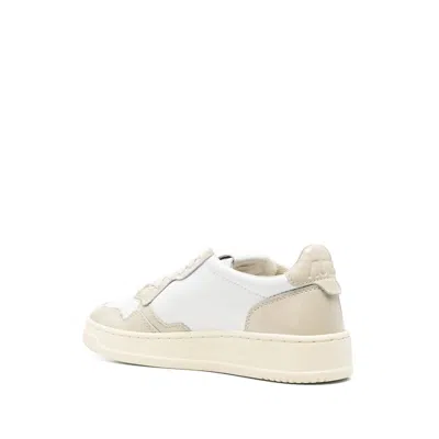 Autry Medalist Low Top Sneakers In White